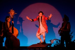 Nuno Roque performing in Peter Pan (Irina Brook) - Théâtre de Paris - JM Barrie