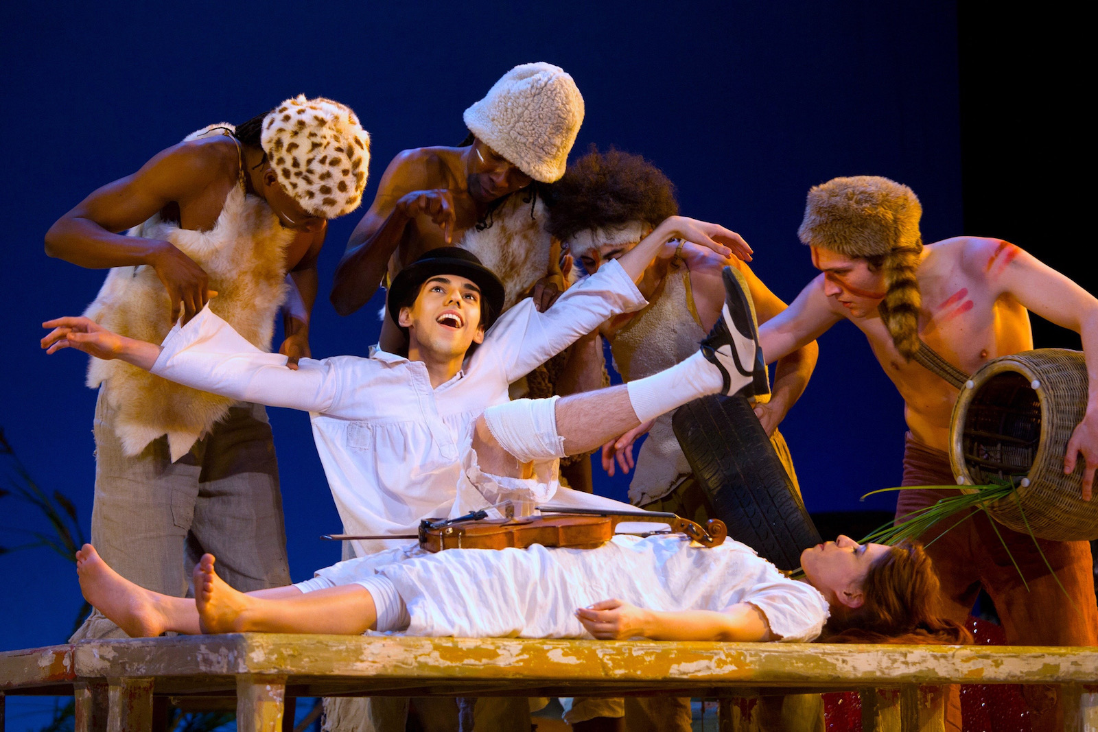Nuno Roque in Peter Pan - Irina Brook - Theatre de Paris - John Darling - Lost Boys